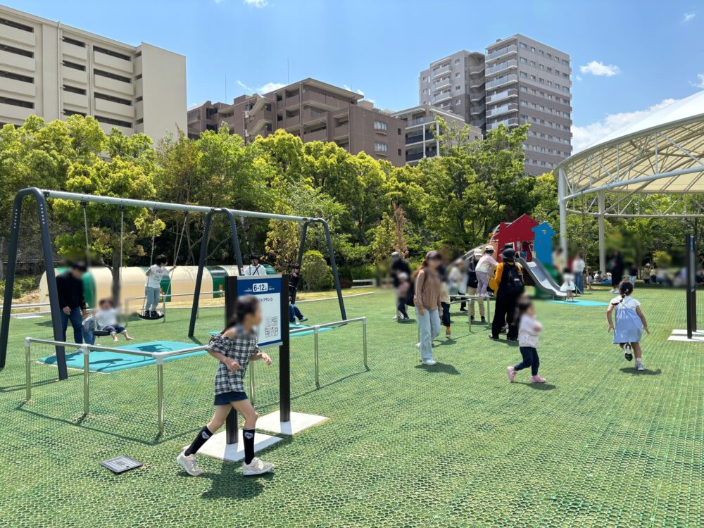 Children's swing set at Hanshin Racecourse playground