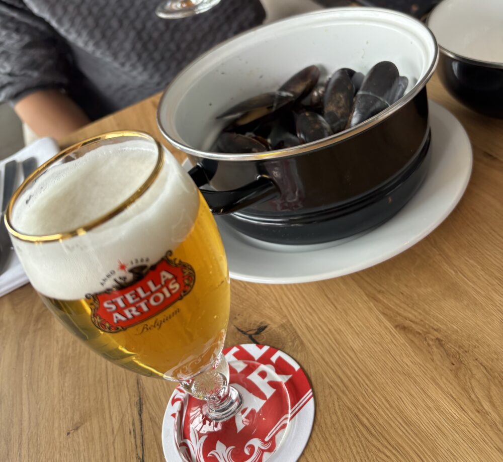 ベルギービールと白ワイン風味の「MUSSELS(ムール貝)」