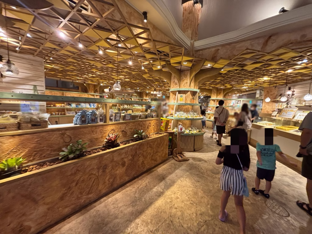 ナゴパイナップルパーク内のお土産屋