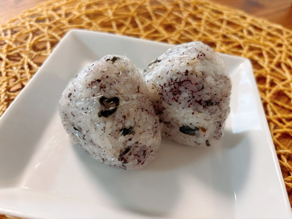 ゆかりと塩昆布のおにぎり