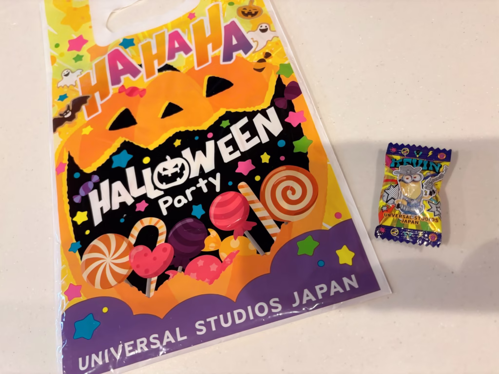 USJのハロウィンでトリック・オア・トリートというと貰えた飴とハロウィン仕様の袋