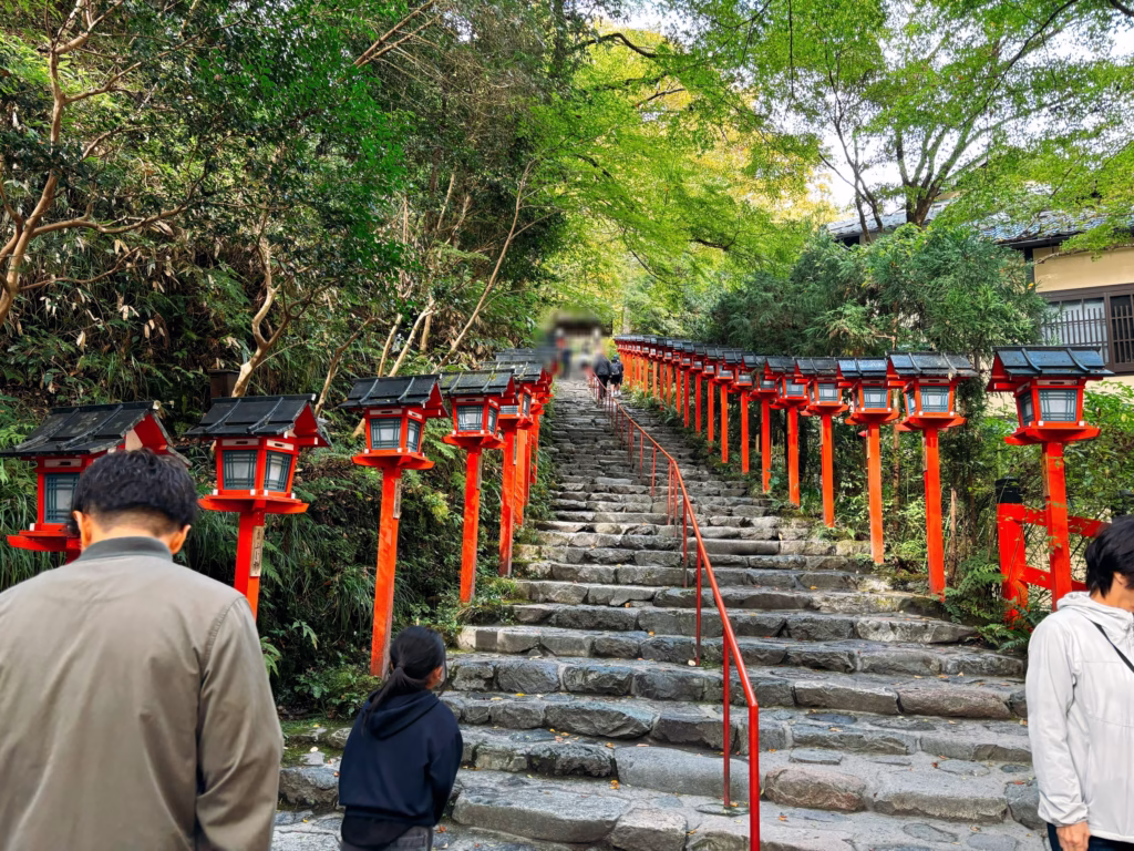 貴船神社の朱色の鳥居