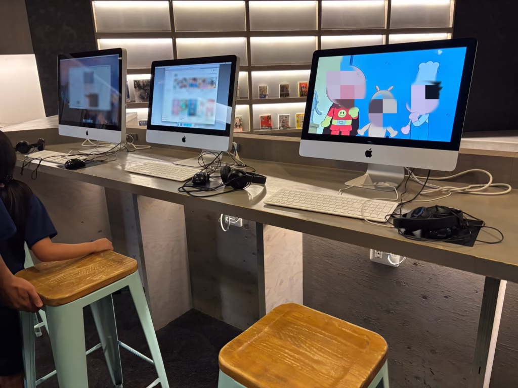 るり渓温泉にあるランタンテラスにあるパソコン