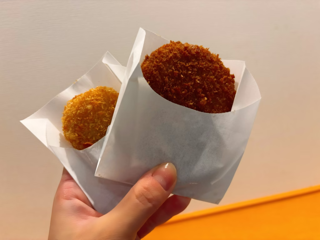 天神橋筋商店街にある天神橋中村屋のコロッケとミンチカツ